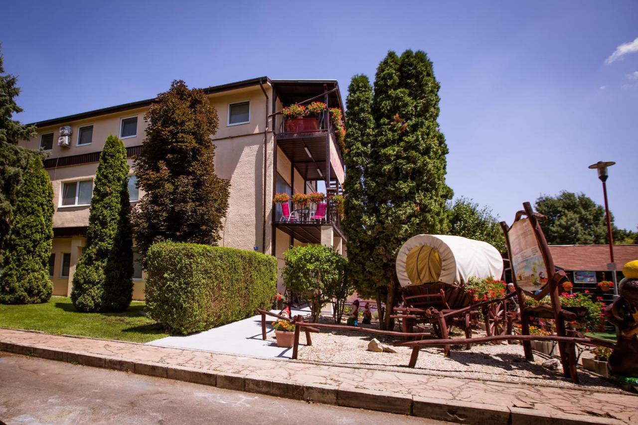 Penzion Adriana Patince Exterior foto